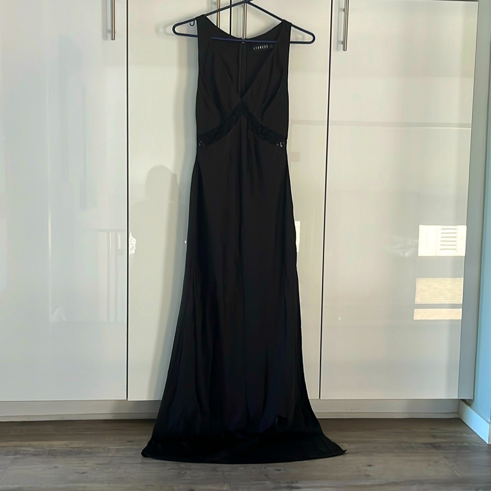 Black gown. NWOT/NWOB